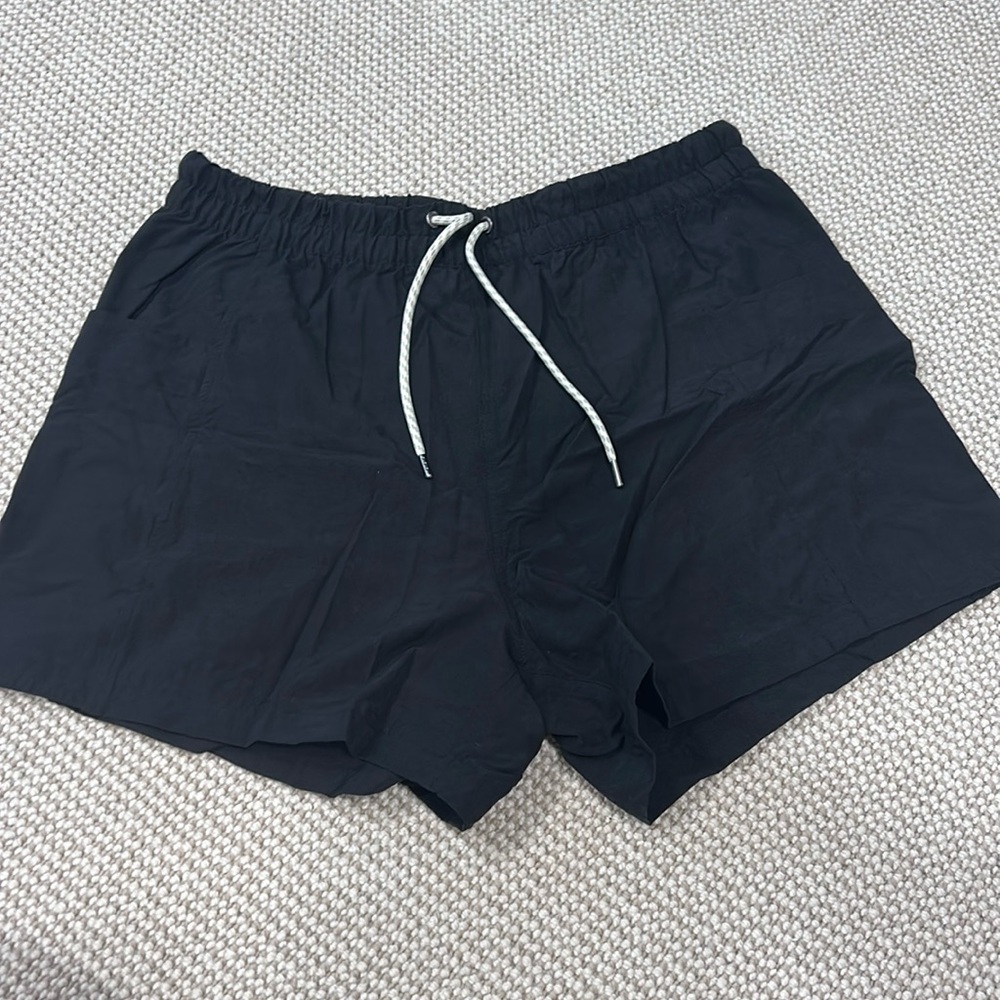 Vuori Women’s Black Shorts Size L